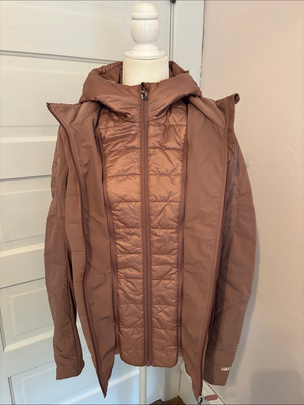 lululemon athletica Women's Hooded Puffer Jacket - Mauve - Picture 12 of 15